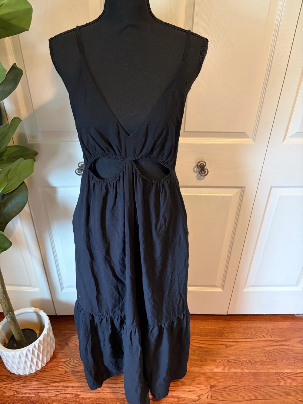Abercrombie Women's Black Cutout Maxi Dress Medium